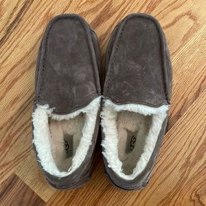 Mens Ugg slippers. Size 7. Fits like womens 8
